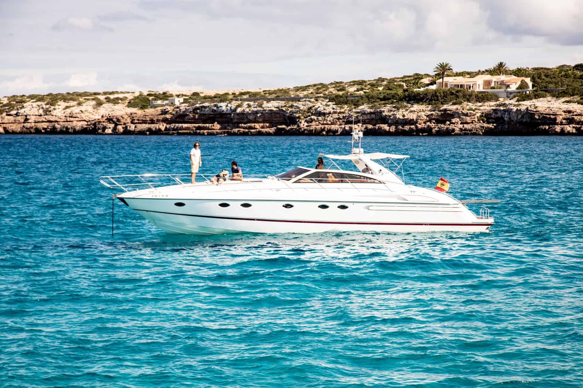 Princess-V55-Ibiza-Yacht-Barcoibiza-High-Res-2 (Custom)